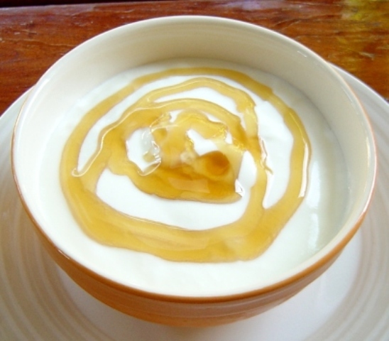 Homemade yoghurt with honey
